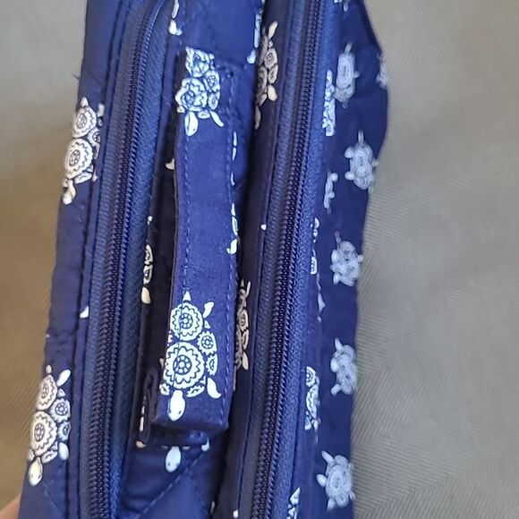 Vera Bradley Sea Turtle Blush And Brush Makeup Case NWOT - Picture 2 of 4